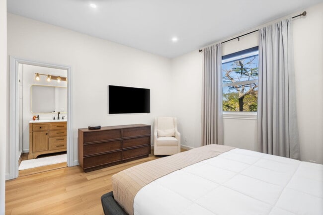 Building Photo - 1213 Tequesta St