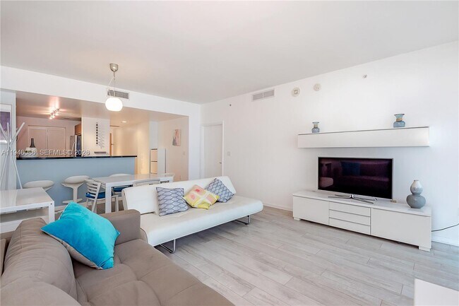 Building Photo - 253 NE 2nd St