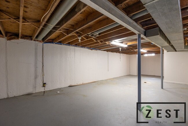 Building Photo - OPEN HOUSE THURSDAY DECEMBER 4TH 2-2:30 PM 3 BED 1 BATH HOME