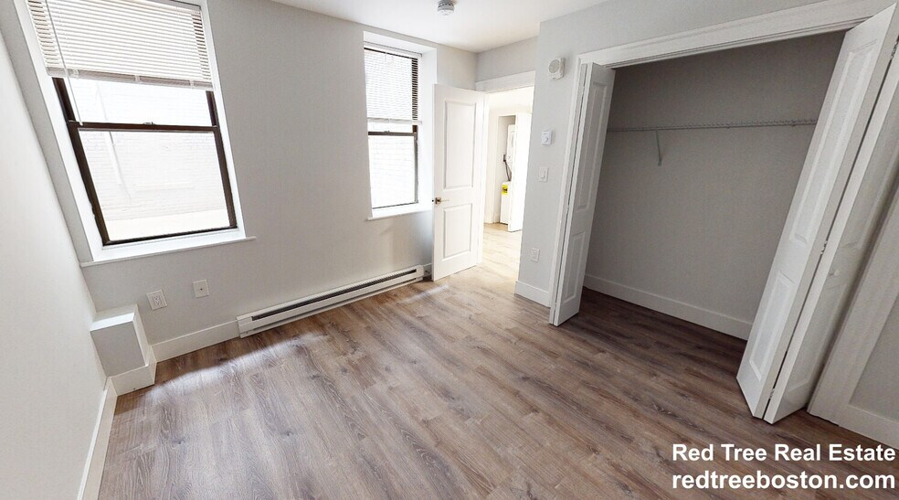 Building Photo - 81 Park Dr