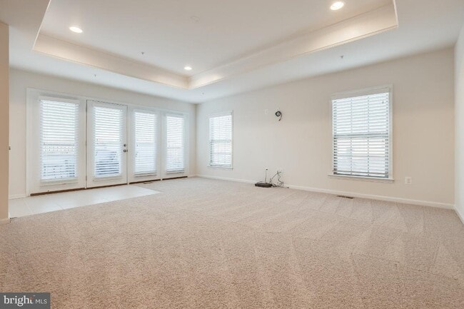 Building Photo - Stunning, light-filled end unit townhome in sought-after Brambleton community.