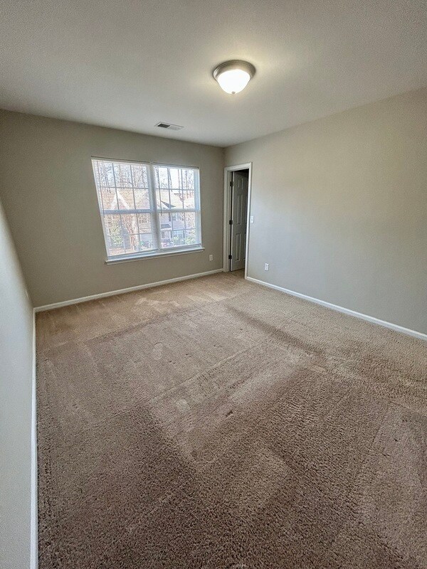 Building Photo - 5628 Idlewild Rd N