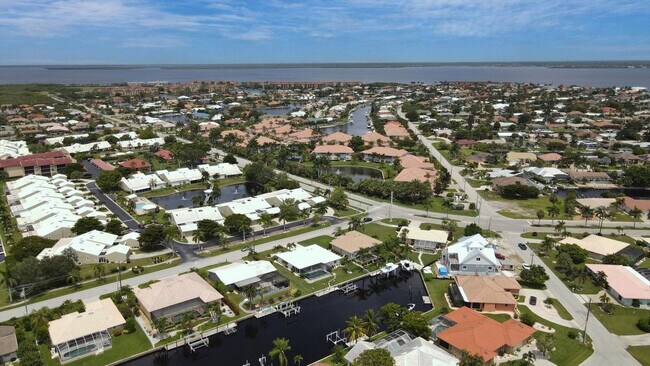 Building Photo - 260 Coronado Dr