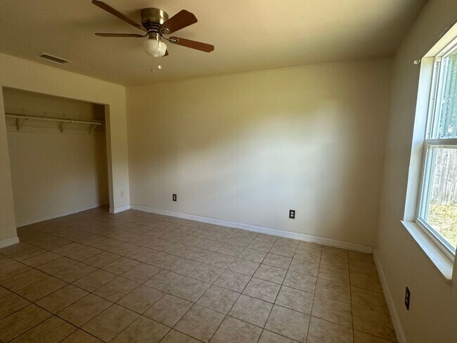 Building Photo - VERO BEACH HIGHLANDS