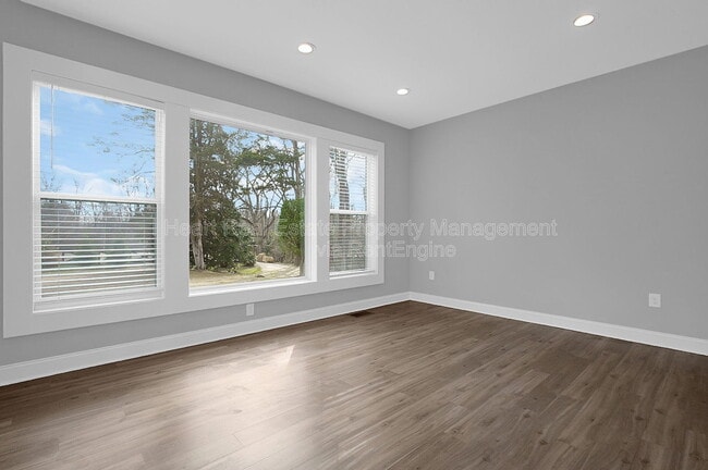 Building Photo - 7570 Dublin Rd