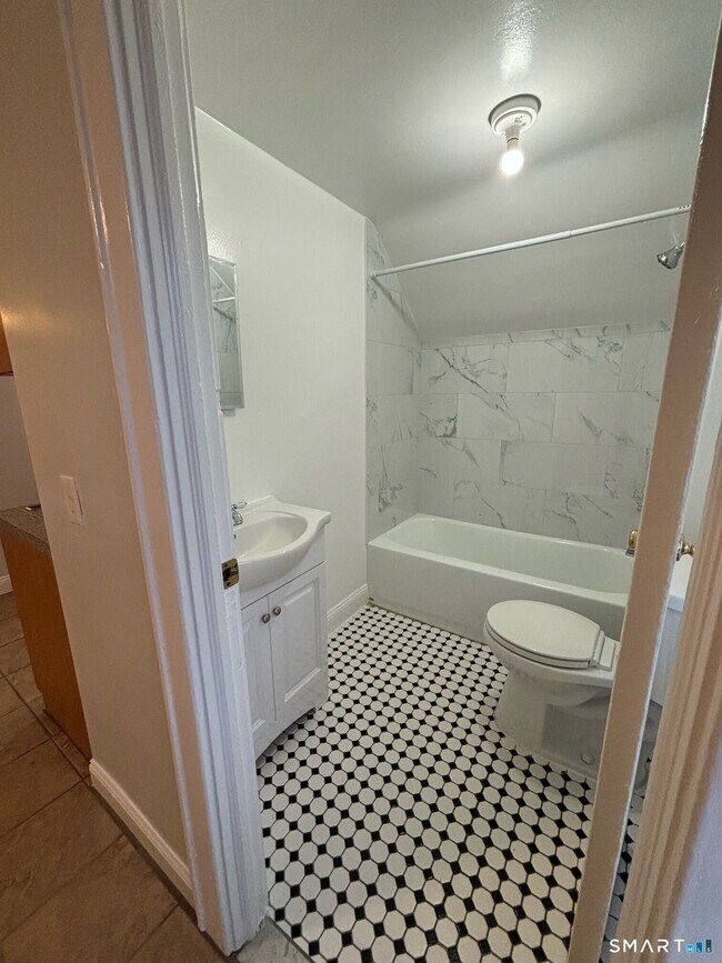 Building Photo - 259 Olivia St