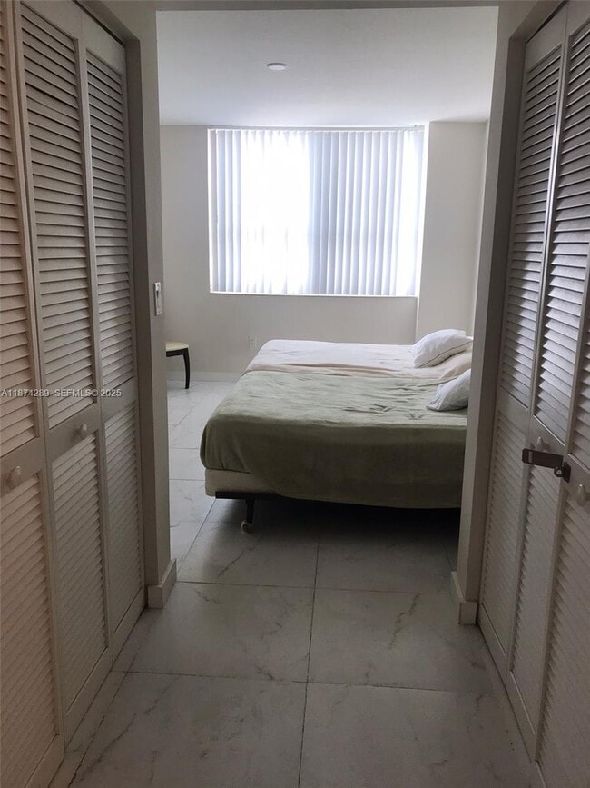 Building Photo - 19501 W Country Club Dr