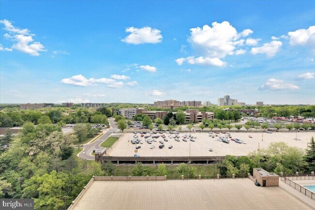 Building Photo - 3709 S George Mason Dr