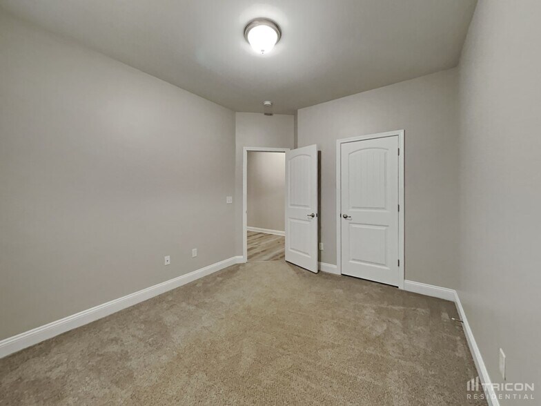 Building Photo - 506 Airdale Ln