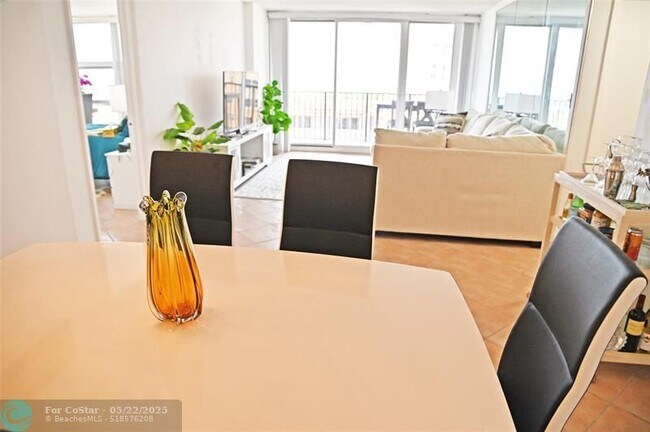 Building Photo - 525 N Ocean Blvd