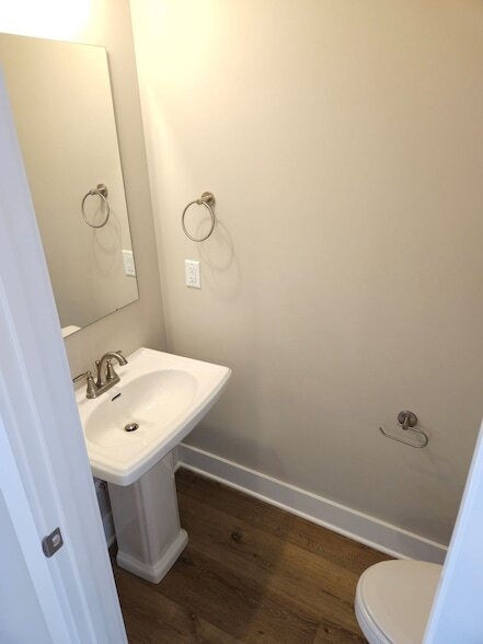 Building Photo - 719 Crestland Ave