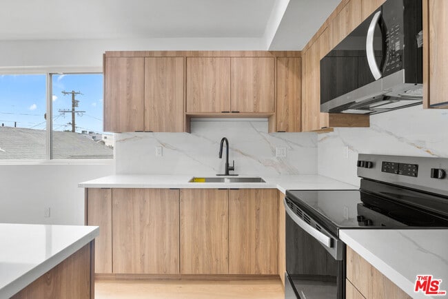 Building Photo - 3207 W 18th St
