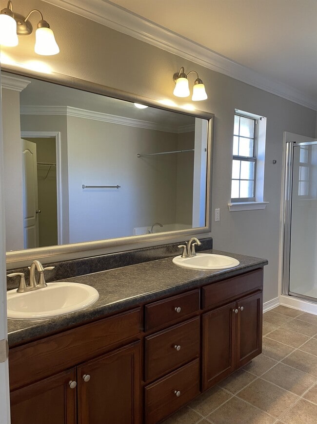 Building Photo - 8770 Kennedy Dr