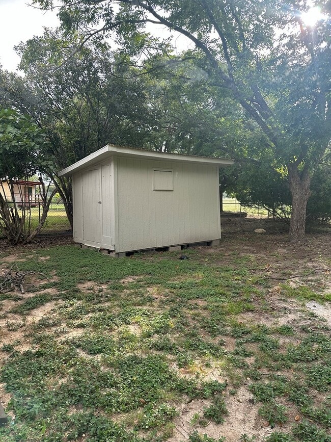 Building Photo - 135 Stephanie Dr