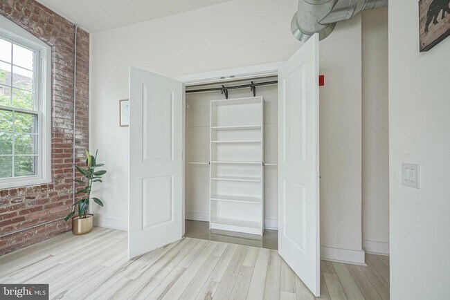 Building Photo - 1508 N Mascher St