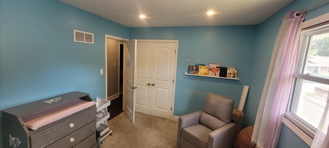 Building Photo - 9536 Elmwood Dr