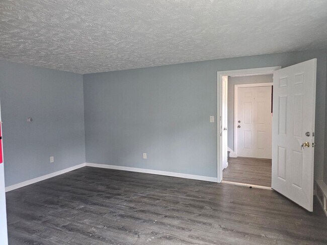 Building Photo - 640 Highland Pl