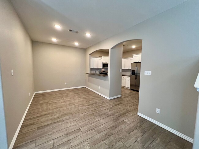 Building Photo - Beautiful 3B/2B Townhome in Chaffee Crossi...