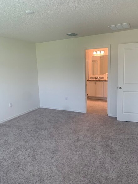 Building Photo - 3452 Barringer Dr SE