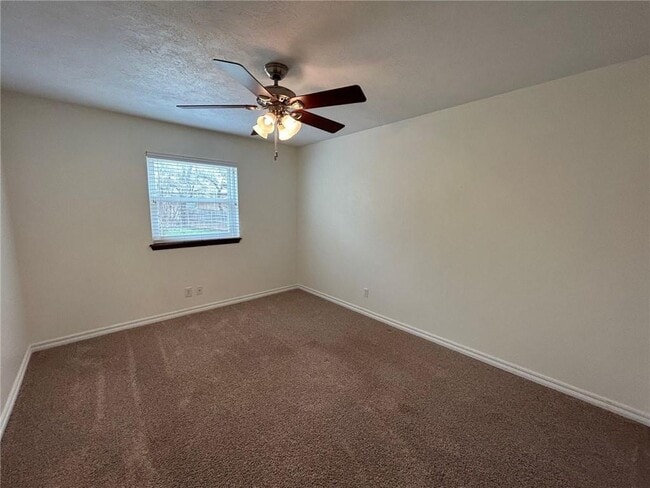 Building Photo - 908 East Dr