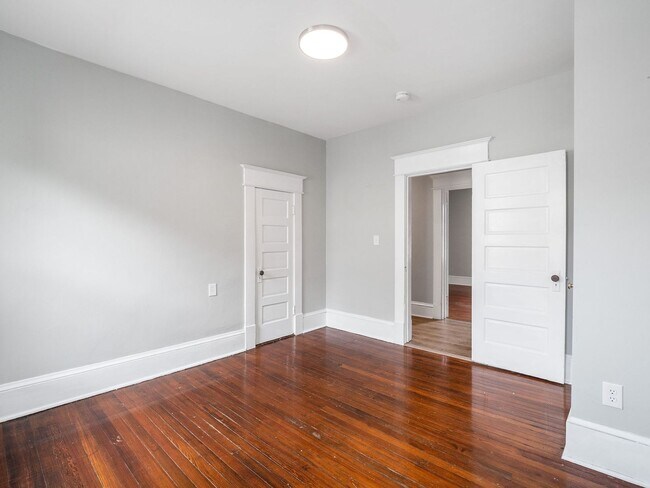 Building Photo - 926 Winona Ave SW