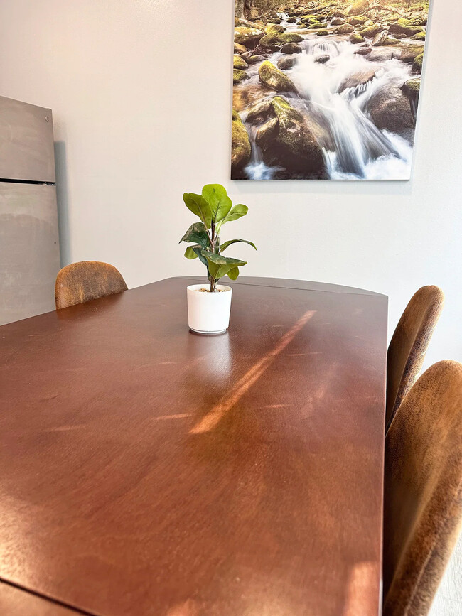 Dining Table - 1111 N Stevens St