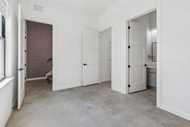 Building Photo - New Construction Townhome For Lease downtown Tampa, Ybor City, Gas Worx