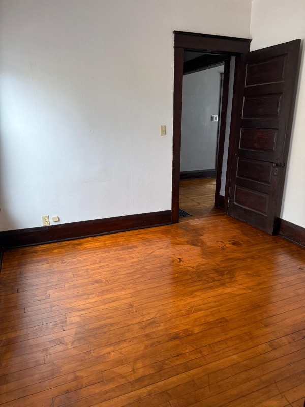 Building Photo - 846 Roscoe Ave