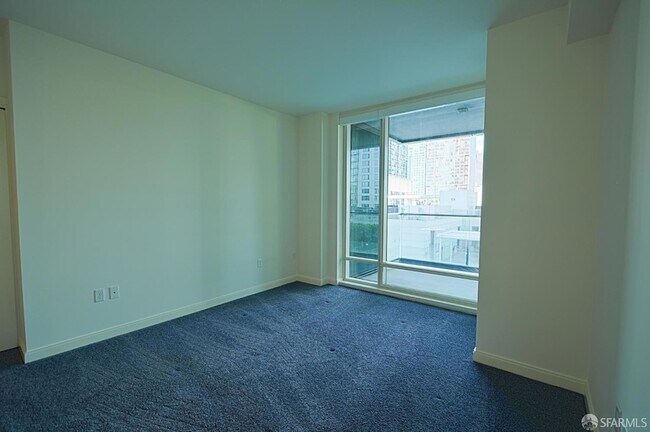 Building Photo - 425 1st St