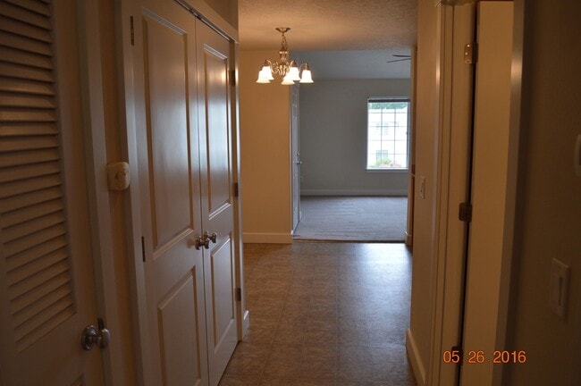 Building Photo - 1-Bedroom in Gated Community!