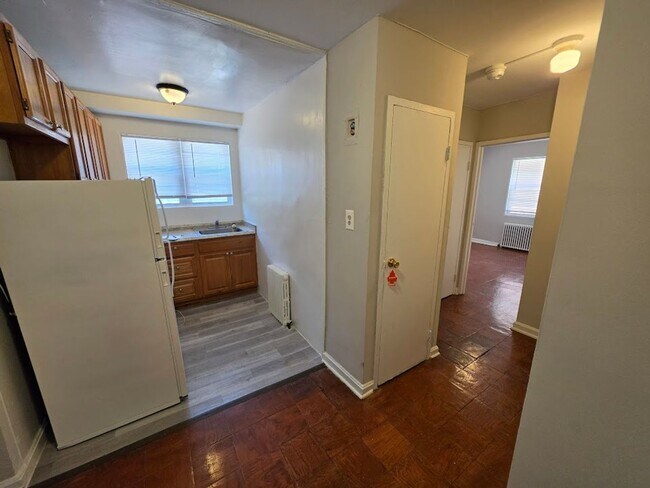 Interior Photo - 208 KENILWORTH AVE NE