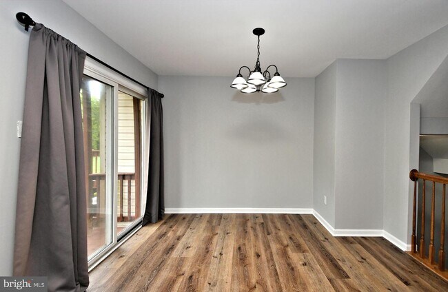 Building Photo - 3435 Westview Dr