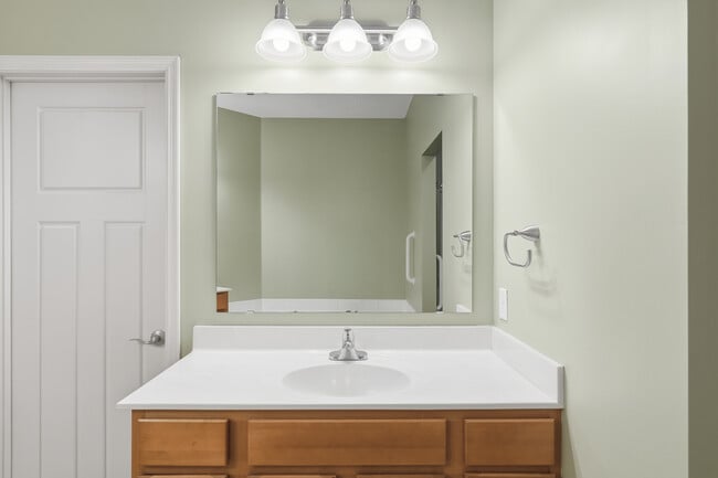 Building Photo - 6368 Manchester Ave NE