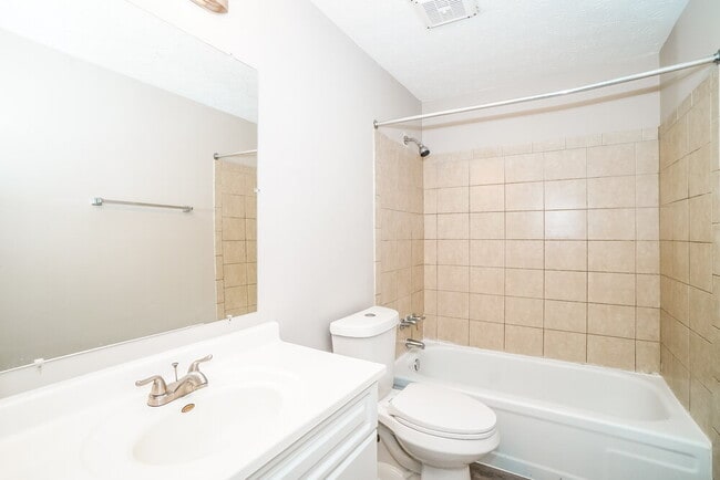 Building Photo - 2557 Brunswick Dr