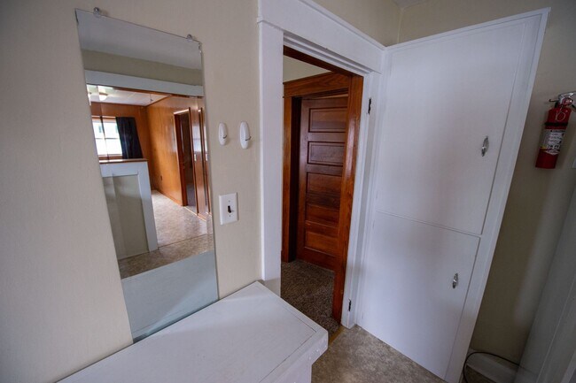 Building Photo - 112 E 15th St