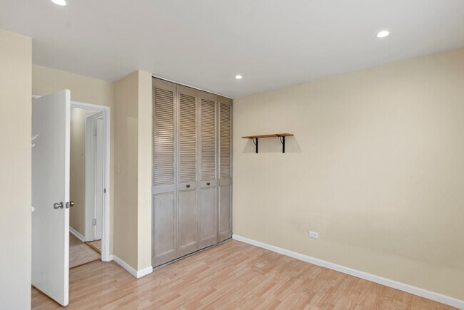 Building Photo - 1705 Robin Cir