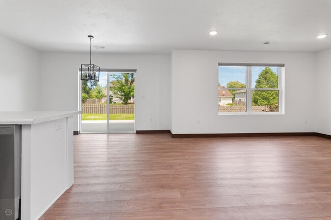 Building Photo - 735 Hoffman Rd