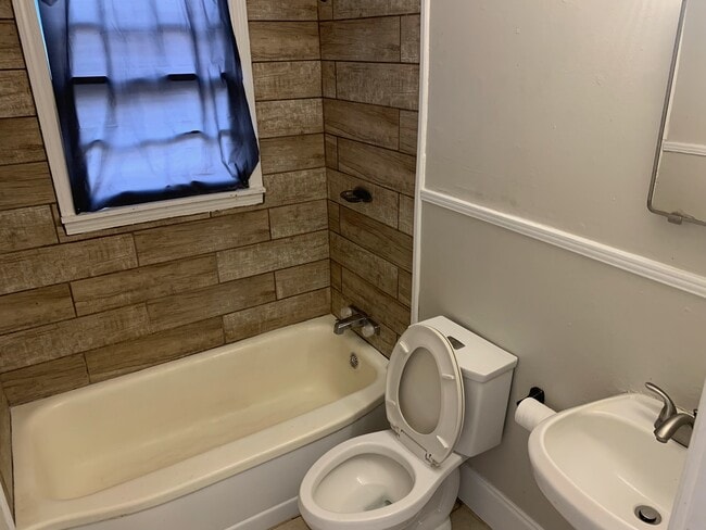 Building Photo - 45 Lakeside Dr