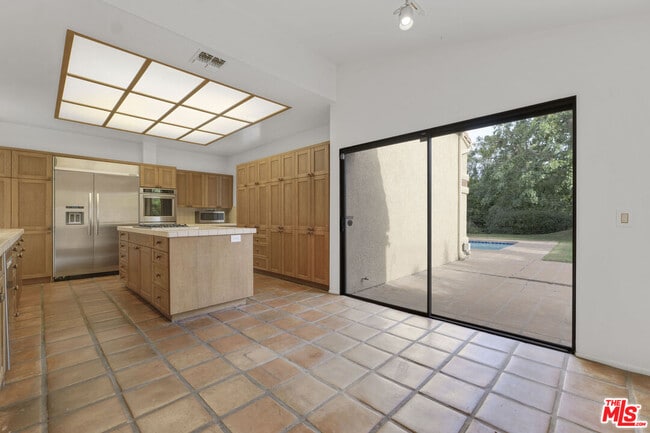 Building Photo - 3516 Malibu Country Dr