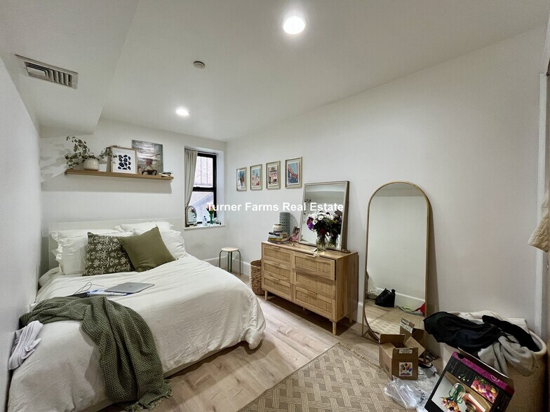 Building Photo - 64 Louis Prang St