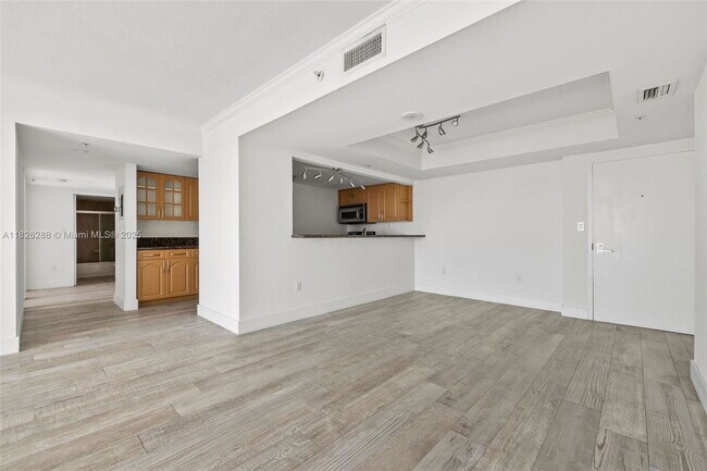 Building Photo - 650 West Ave