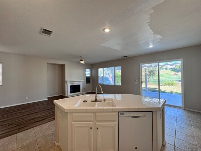 Building Photo - Beautiful 4 bedroom Temecula home sitting ...