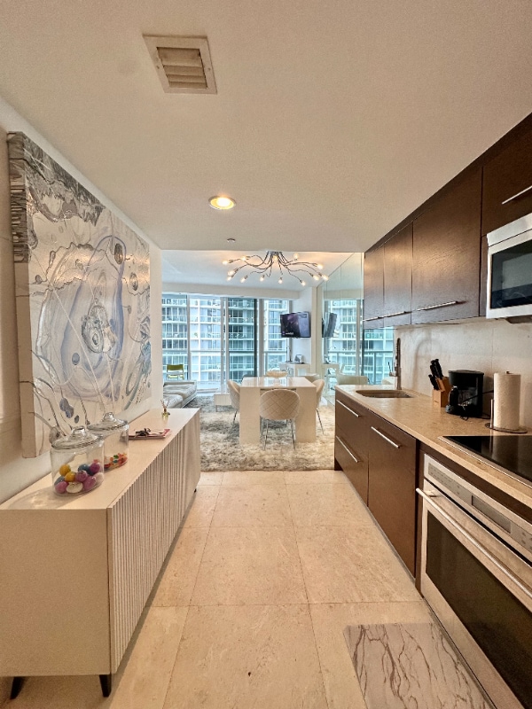 Building Photo - 495 Brickell Ave