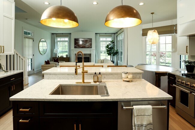 Building Photo - GREEN HILLS CUSTOM BUILT HOME. 5 BED 5 1/2...