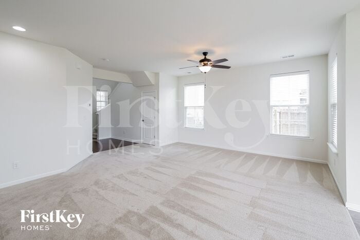 Building Photo - 152 Oyama Rd