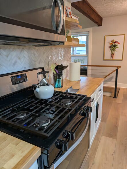 Building Photo - 10095 Lake Forest Way