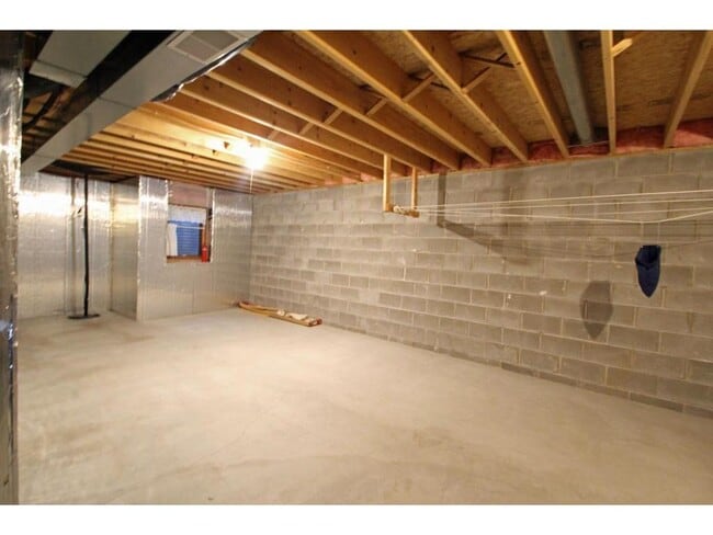 Building Photo - 207 Primrose Ct