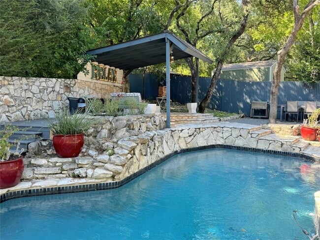 Building Photo - 806 Rock Creek Dr