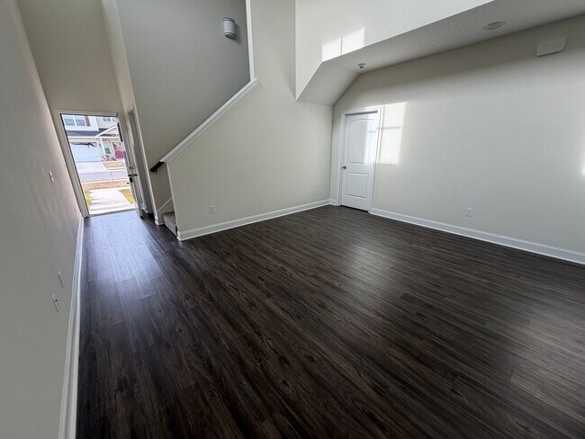 Building Photo - FOR RENT