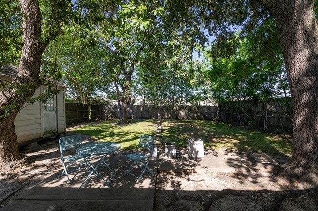 Building Photo - 5808 Community Dr
